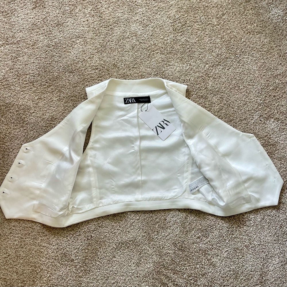 White Button-Up Vest - Picture 5 of 6